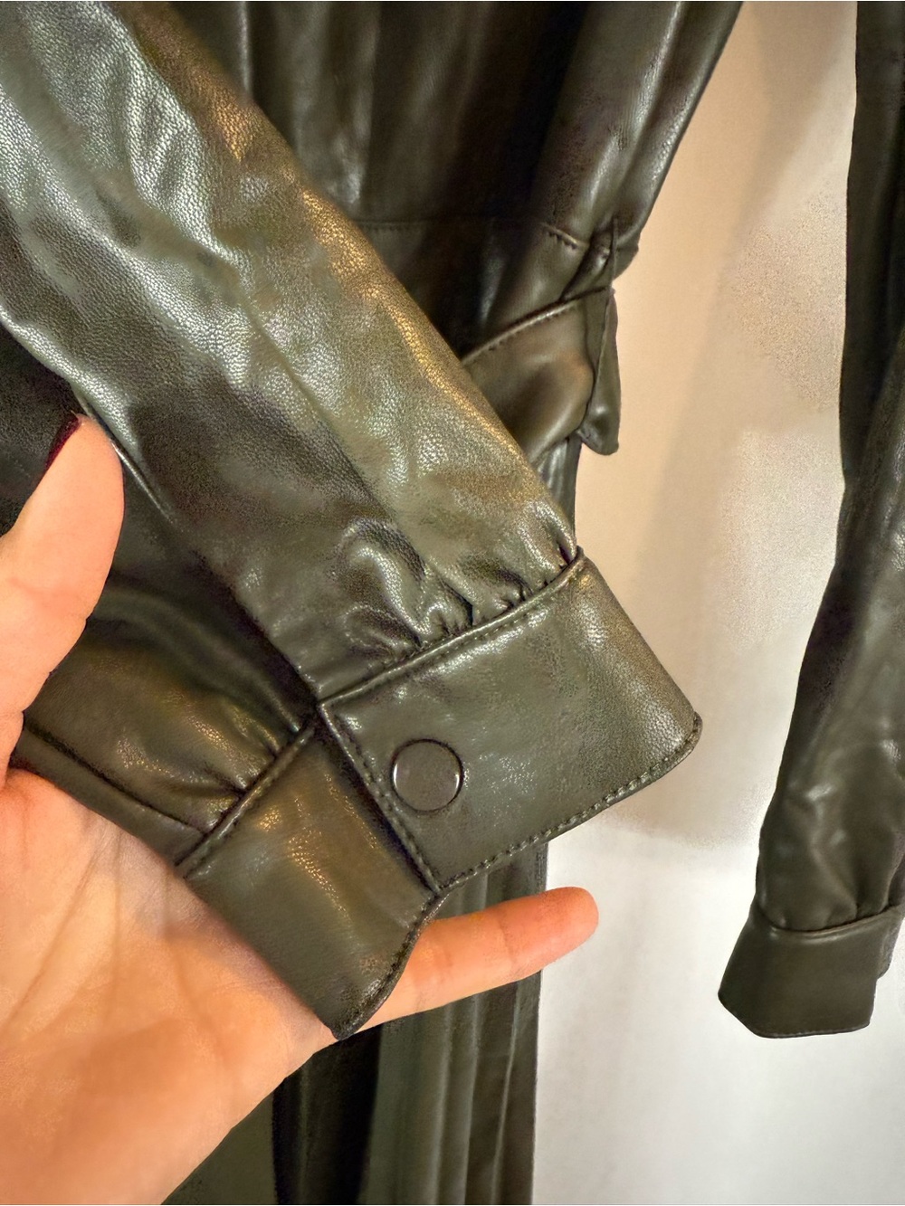 Faux Leather Pleated MIDI Dress
Olive Green Chic Small - Picture 11 of 17